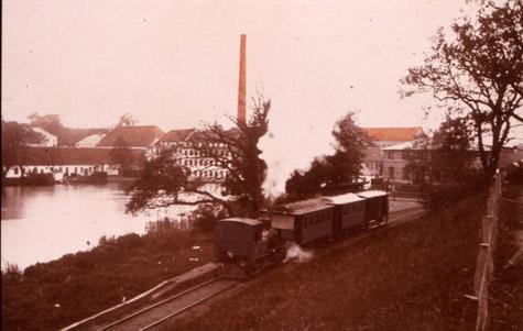  Nærumbanens tog passerer Brede ca 1905
